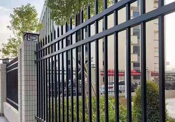 學(xué)校鋅鋼護(hù)欄