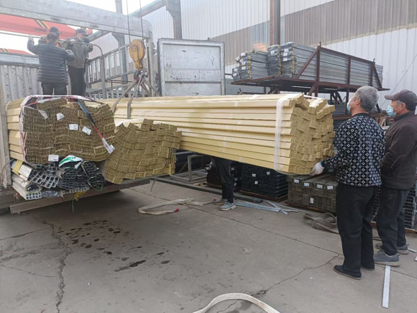 黃色鋁材走一車