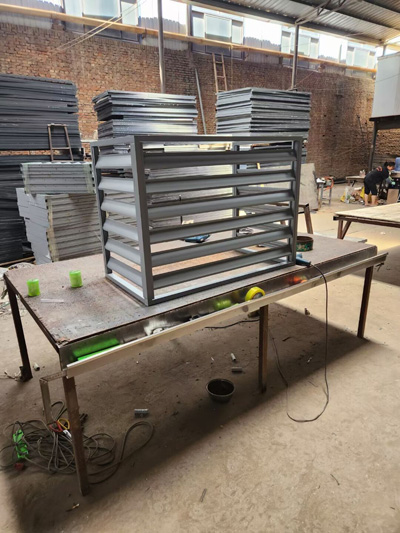 空調(diào)外機(jī)罩生產(chǎn)場(chǎng)景